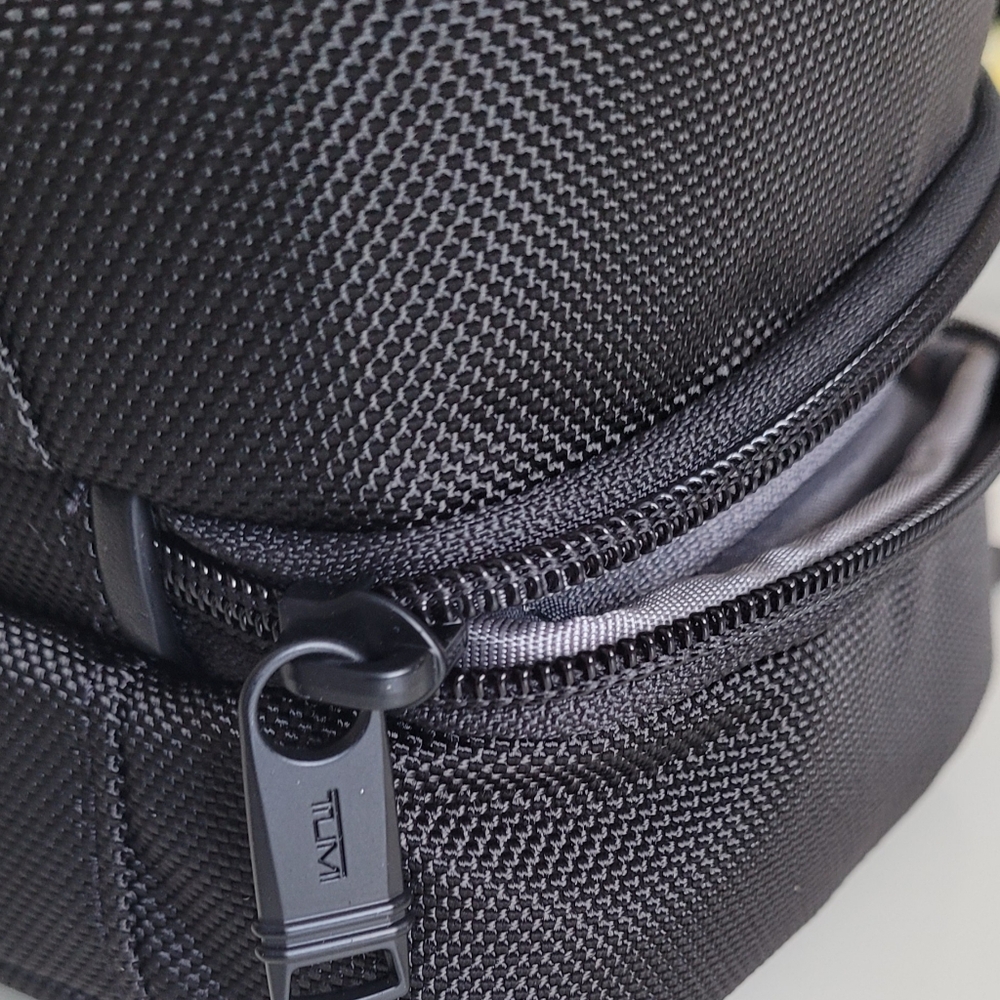 NWT TUMI Alpha Split Travel Kit Black - Picture 6 of 7